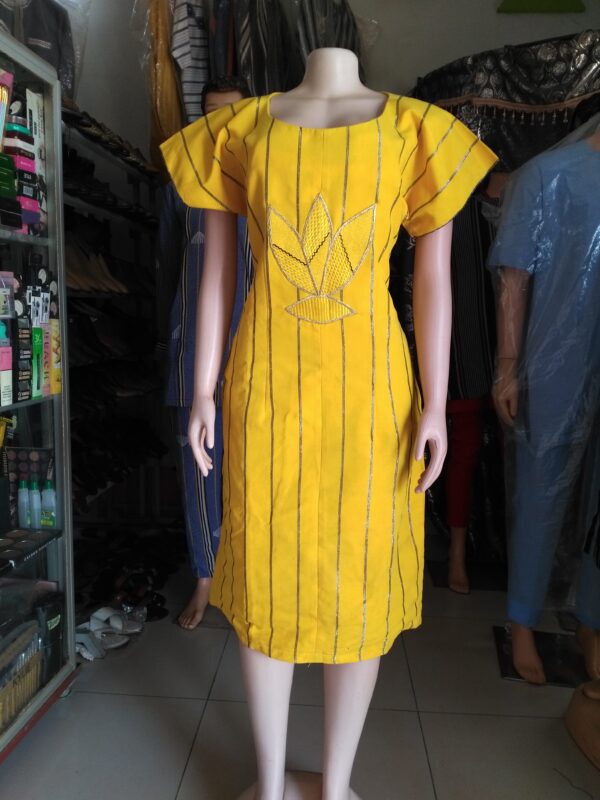 Robe en pagne tissé brodé