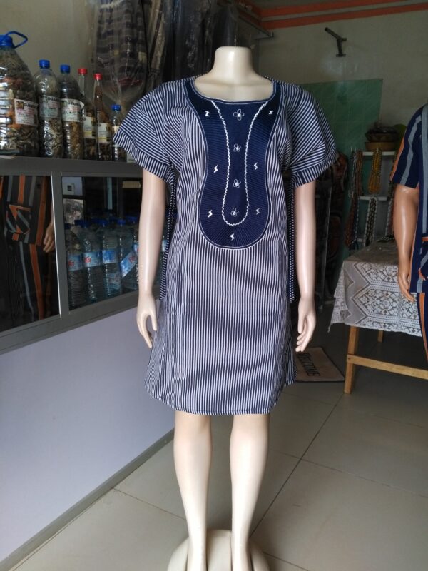 Robe en pagne tissé brodé – Image 4