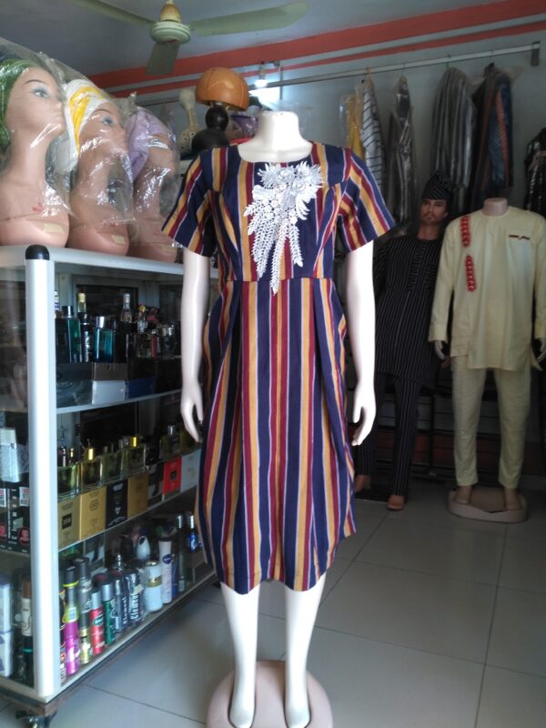 Robe en pagne tissé brodé – Image 6