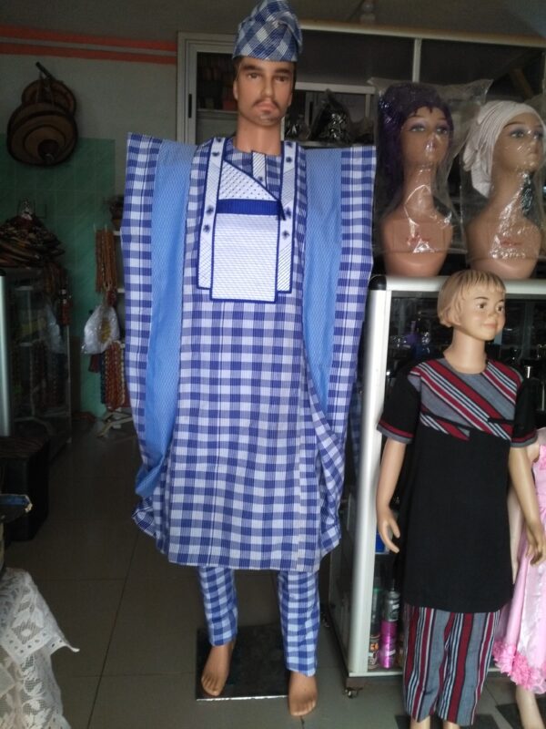 Trois pièces agbada en pagne tissé bleu blanc
